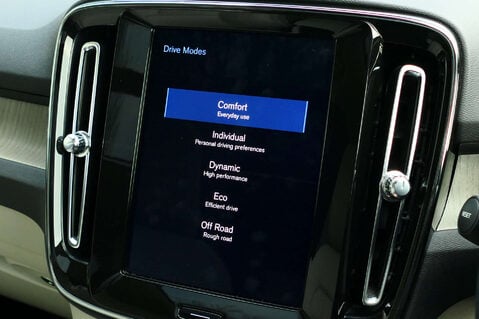 Volvo XC40 2.0 XC40 Inscription Pro T4 AWD Auto 4WD 5dr 36