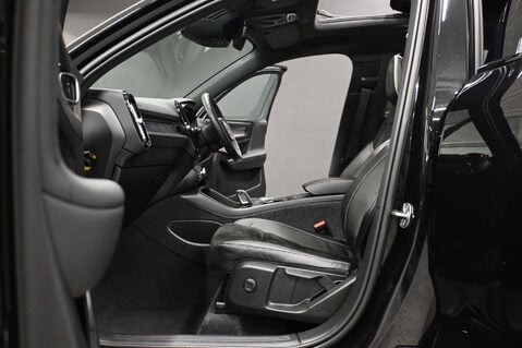 Volvo XC40 1.5 XC40 R-Design T3 Auto 5dr 33