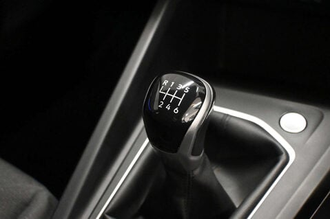 Volkswagen Golf 1.5 Golf Life TSi 5dr 54