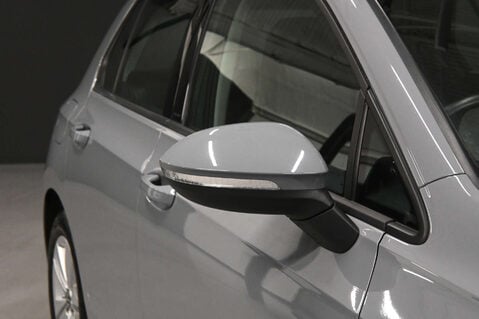 Volkswagen Golf 1.5 Golf Life TSi 5dr 32