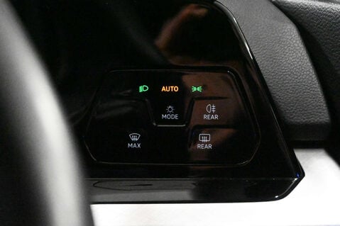 Volkswagen Golf 1.5 Golf Life TSi 5dr 44