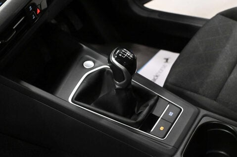 Volkswagen Golf 1.5 Golf Life TSi 5dr 37