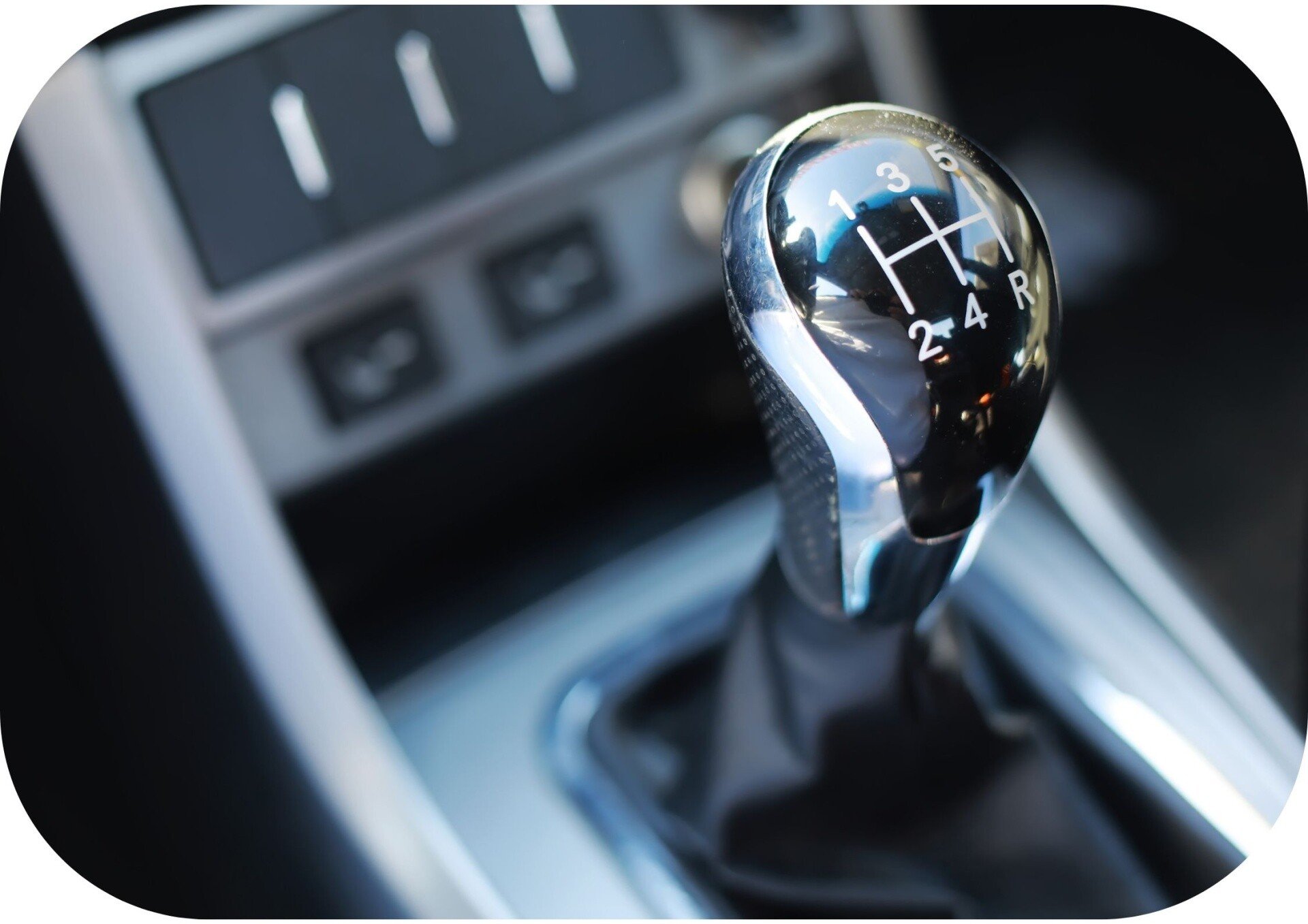 A Comprehensive Guide to Choosing Between a Manual or Automatic Car