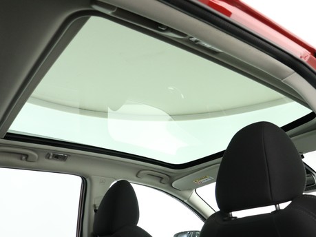 Nissan Qashqai 1.3 DiG-T N-Connecta 5dr [Glass Roof Pack] Hatchback 14