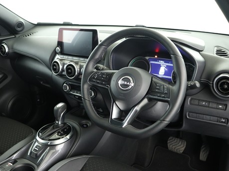 Nissan Juke 1.6 Hybrid N-Connecta 5dr Auto Hatchback 13