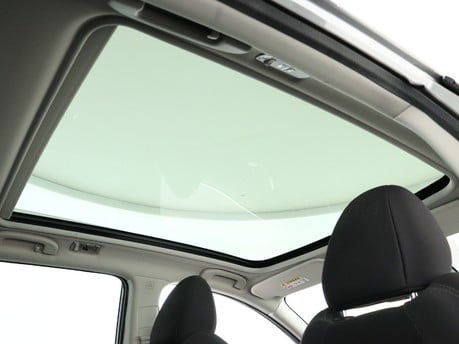 Nissan Qashqai 1.3 DiG-T N-Connecta 5dr [Glass Roof Pack] Hatchback 15