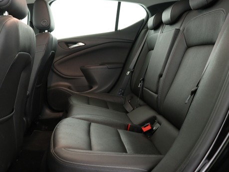 Vauxhall Astra 1.6T 16V 200 Elite Nav 5dr Hatchback 9