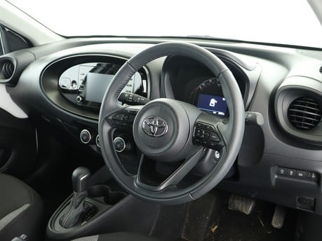 Toyota Aygo X VVT-I PURE 13