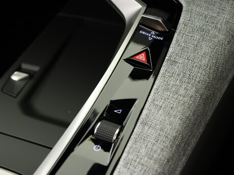 Peugeot 3008 3008 1.2 Hybrid 136 Allure 5dr e-DSC6 Estate 23