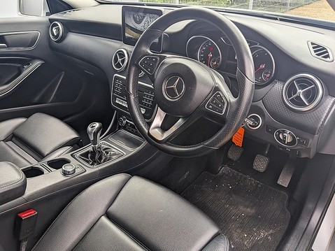 Mercedes-Benz A Class A 180 D SPORT 12