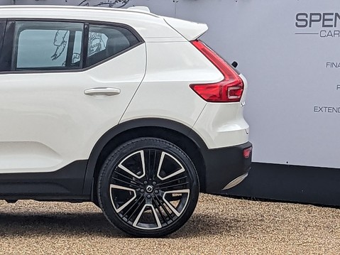 Volvo XC40 T3 MOMENTUM 5