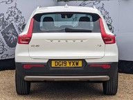 Volvo XC40 T3 MOMENTUM 8