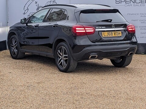 Mercedes-Benz GLA GLA 180 URBAN EDITION 7