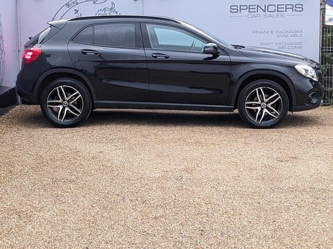 Mercedes-Benz GLA GLA 180 URBAN EDITION 10