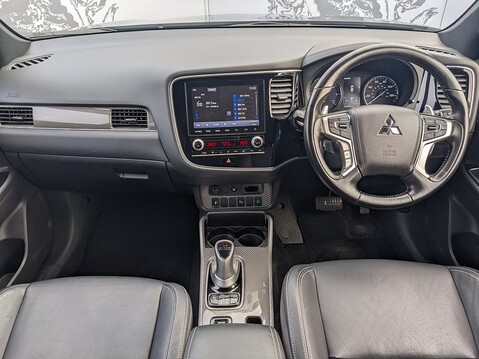 Mitsubishi Outlander PHEV DYNAMIC 14