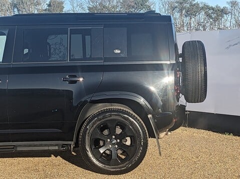 Land Rover Defender X-DYNAMIC SE MHEV 6