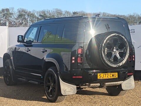 Land Rover Defender X-DYNAMIC SE MHEV 7