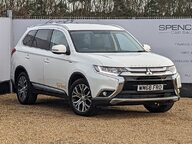 Mitsubishi Outlander DI-D 4 1