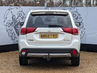Mitsubishi Outlander DI-D 4 5