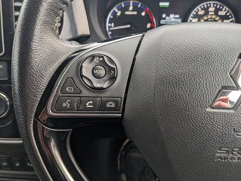 Mitsubishi Outlander DI-D 4 12