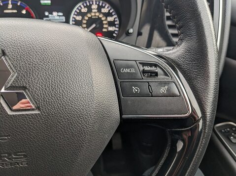 Mitsubishi Outlander DI-D 4 13