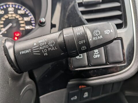 Mitsubishi Outlander DI-D 4 14