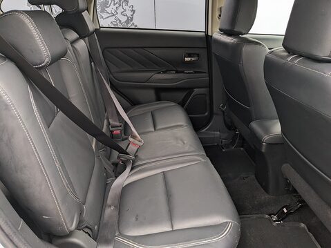 Mitsubishi Outlander DI-D 4 22