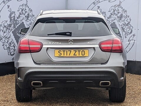 Mercedes-Benz GLA GLA 220 D 4MATIC AMG LINE PREMIUM 8