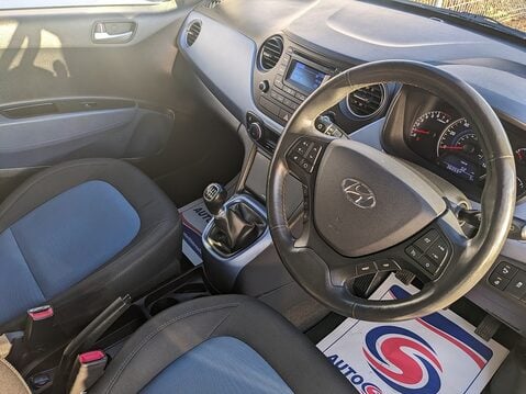 Hyundai i10 PREMIUM SE 12