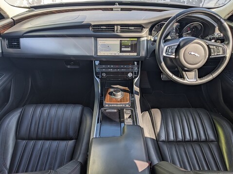 Jaguar XF PORTFOLIO 13