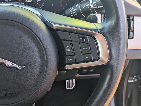 Jaguar XF PORTFOLIO 22