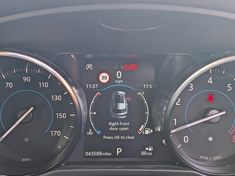 Jaguar XF PORTFOLIO 32