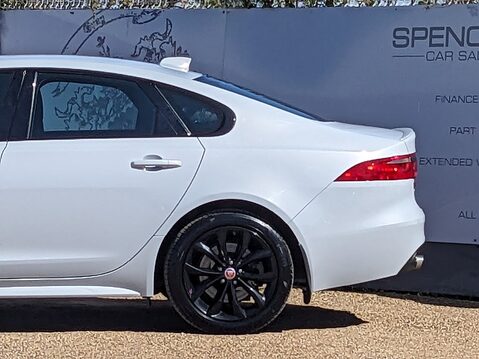 Jaguar XF R-SPORT 13