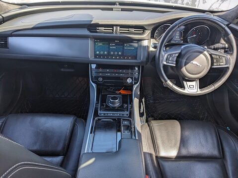 Jaguar XF R-SPORT 17