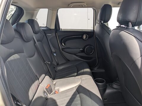 Mini Hatch COOPER EXCLUSIVE 24
