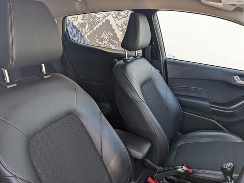 Ford Fiesta ACTIVE X 13