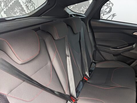 Ford Focus ST-LINE 18