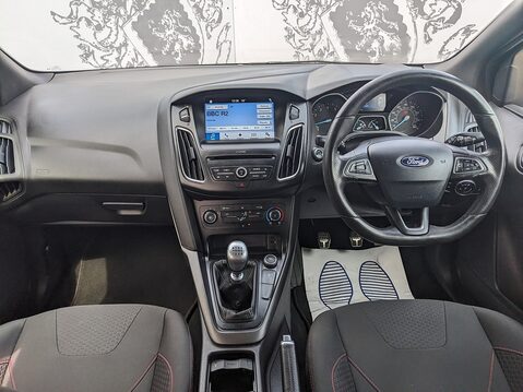 Ford Focus ST-LINE 16