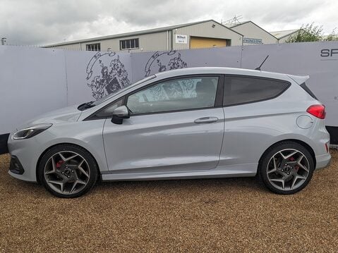 Ford Fiesta ST-2 4