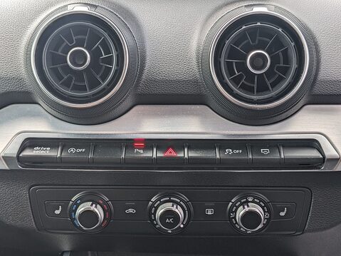 Audi Q2 TFSI S LINE 22