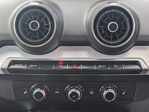 Audi Q2 TFSI S LINE 22