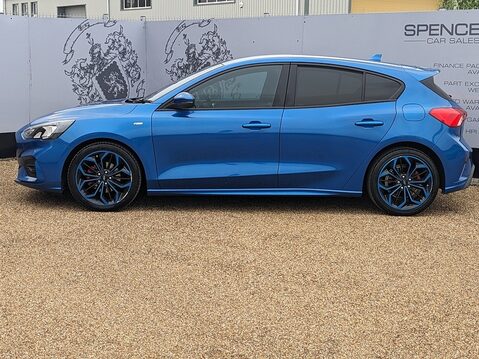 Ford Focus ST-LINE X 4