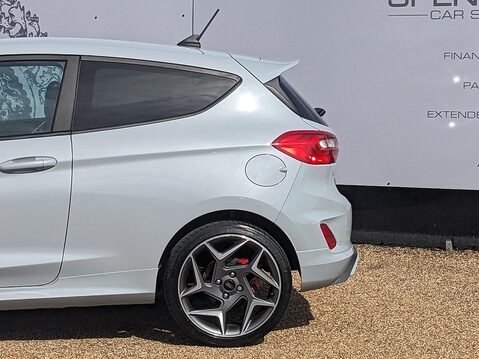 Ford Fiesta ST-3 6