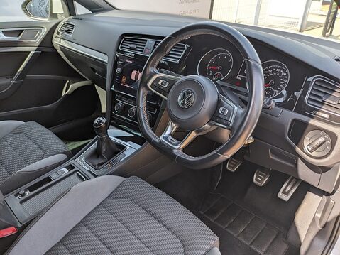 Volkswagen Golf R-LINE TSI EVO 14