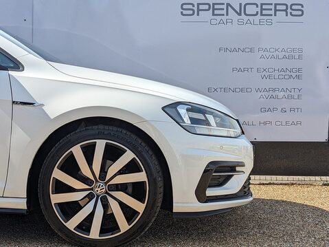 Volkswagen Golf R-LINE TSI EVO 12