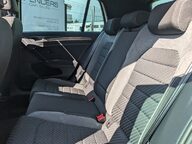 Volkswagen Golf R-LINE TSI EVO 31