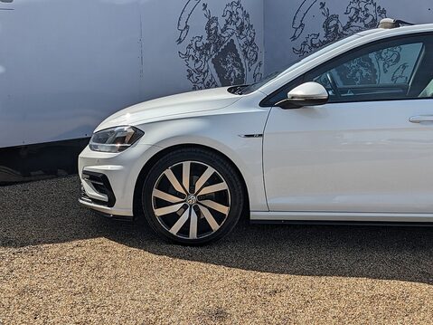 Volkswagen Golf R-LINE TSI EVO 5