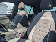 Volkswagen Golf R-LINE TSI EVO 23
