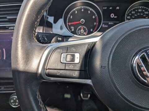 Volkswagen Golf R-LINE TSI EVO 17