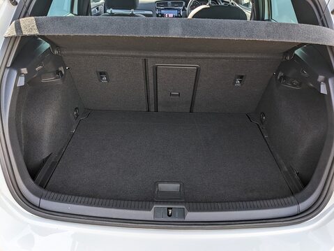Volkswagen Golf R-LINE TSI EVO 32